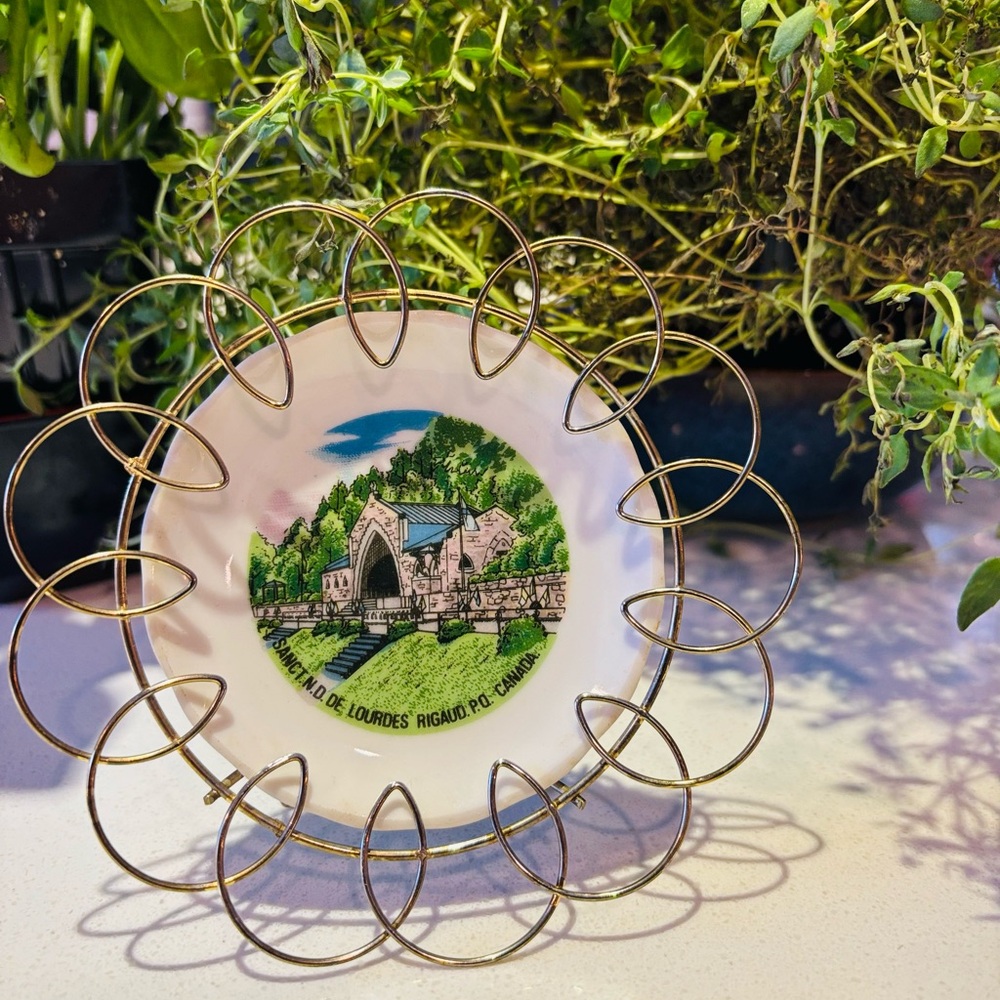Catholic Souvenir Plate with Gold Wire Stand